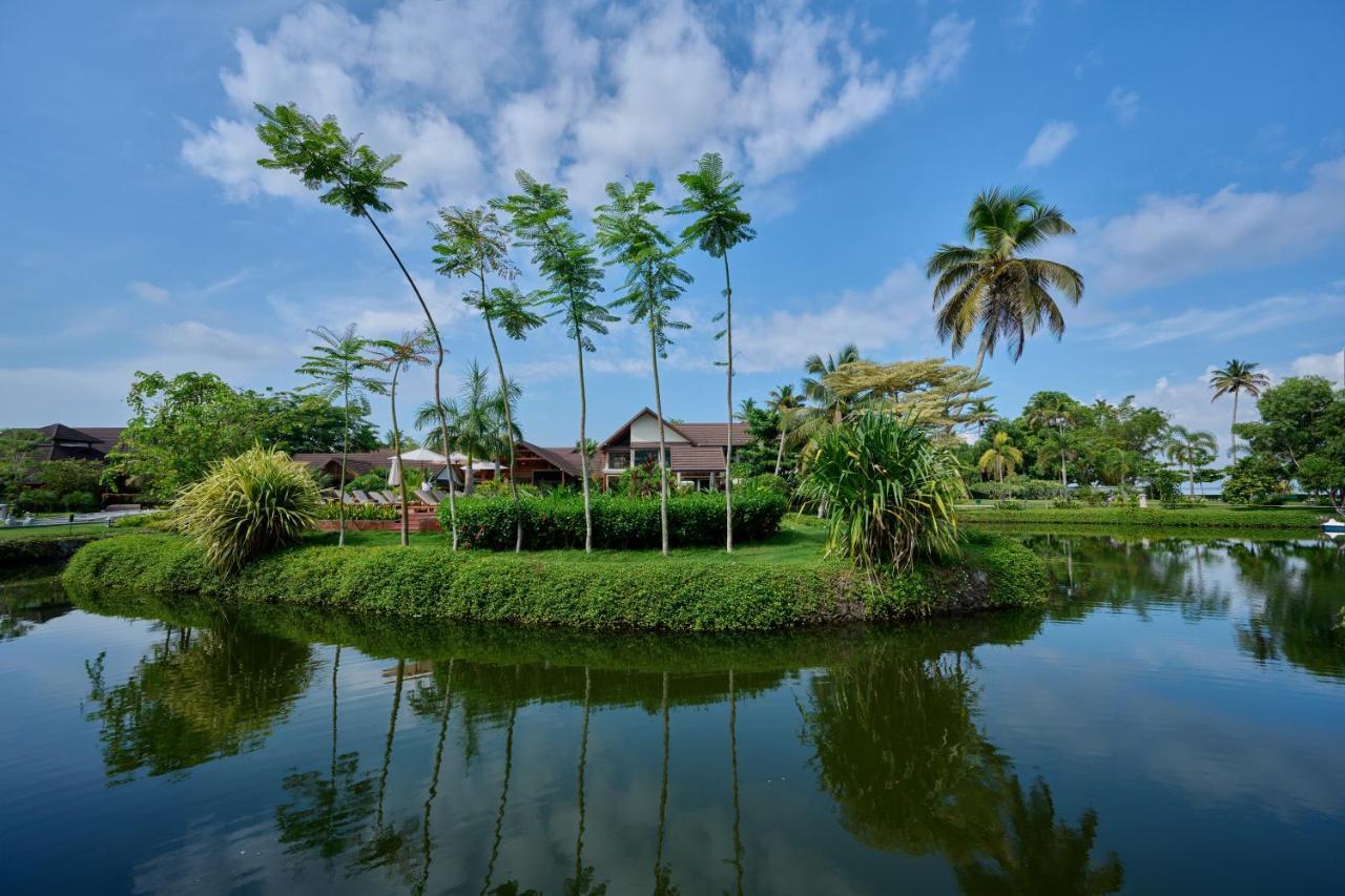 Gokulam Grand Resort & Spa, Кумараком Екстериор снимка