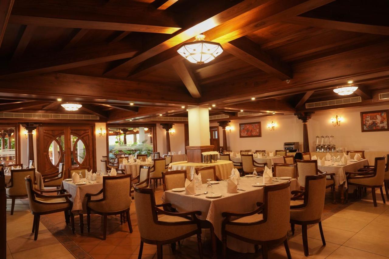 Gokulam Grand Resort & Spa, Кумараком Екстериор снимка