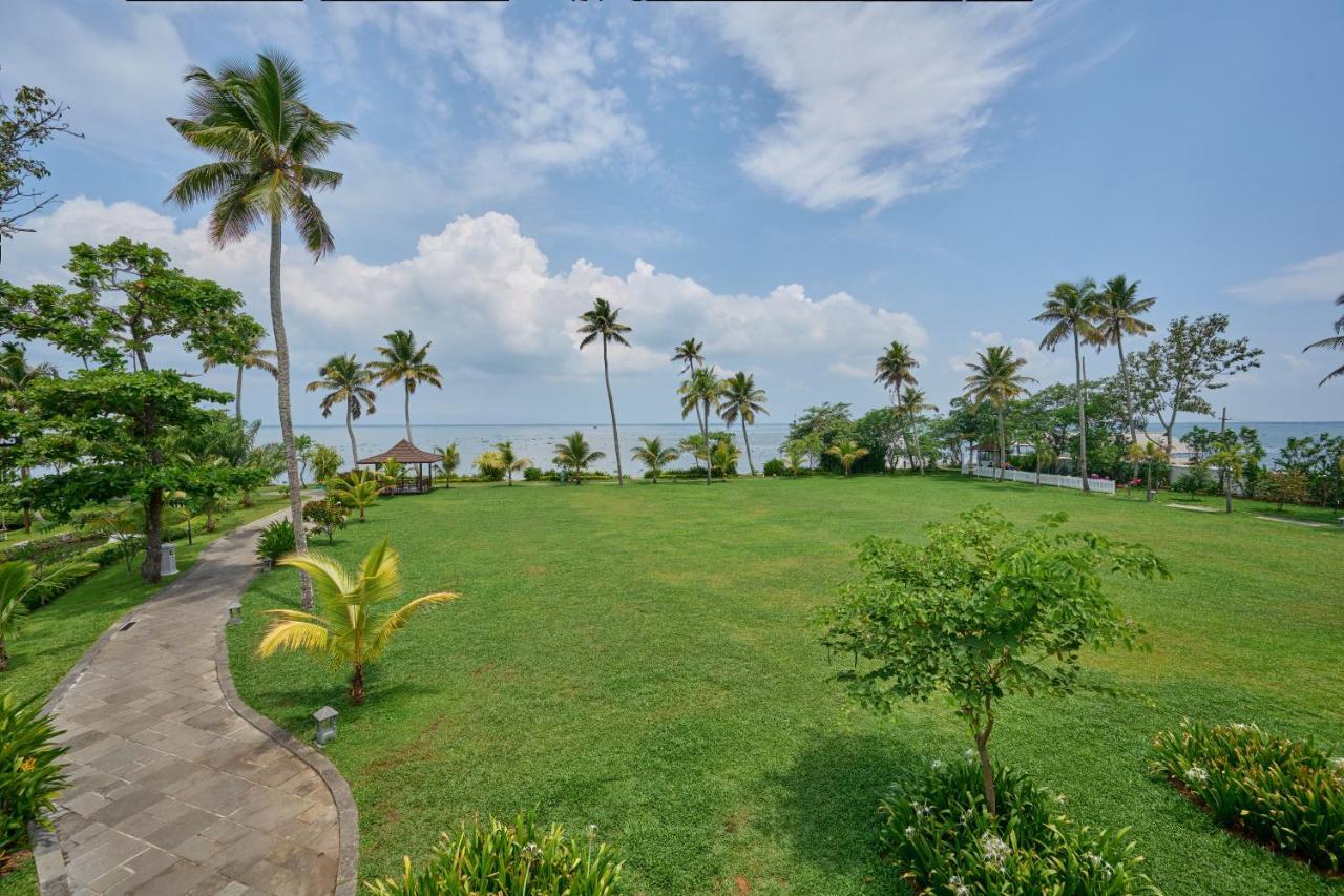 Gokulam Grand Resort & Spa, Кумараком Екстериор снимка