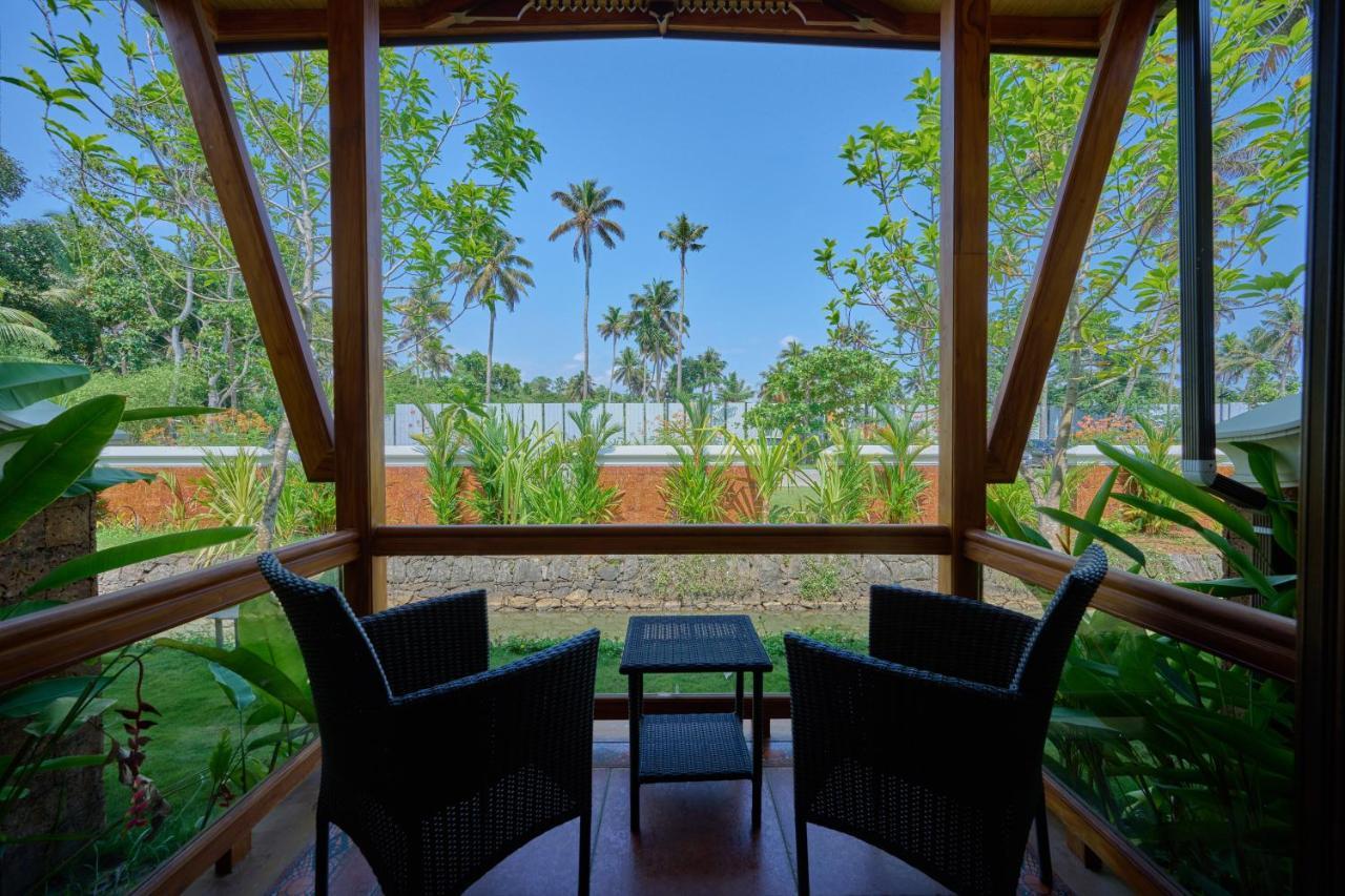 Gokulam Grand Resort & Spa, Кумараком Екстериор снимка