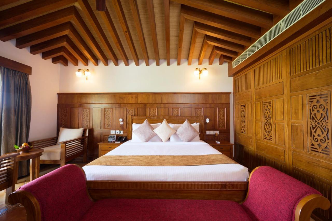 Gokulam Grand Resort & Spa, Кумараком Екстериор снимка