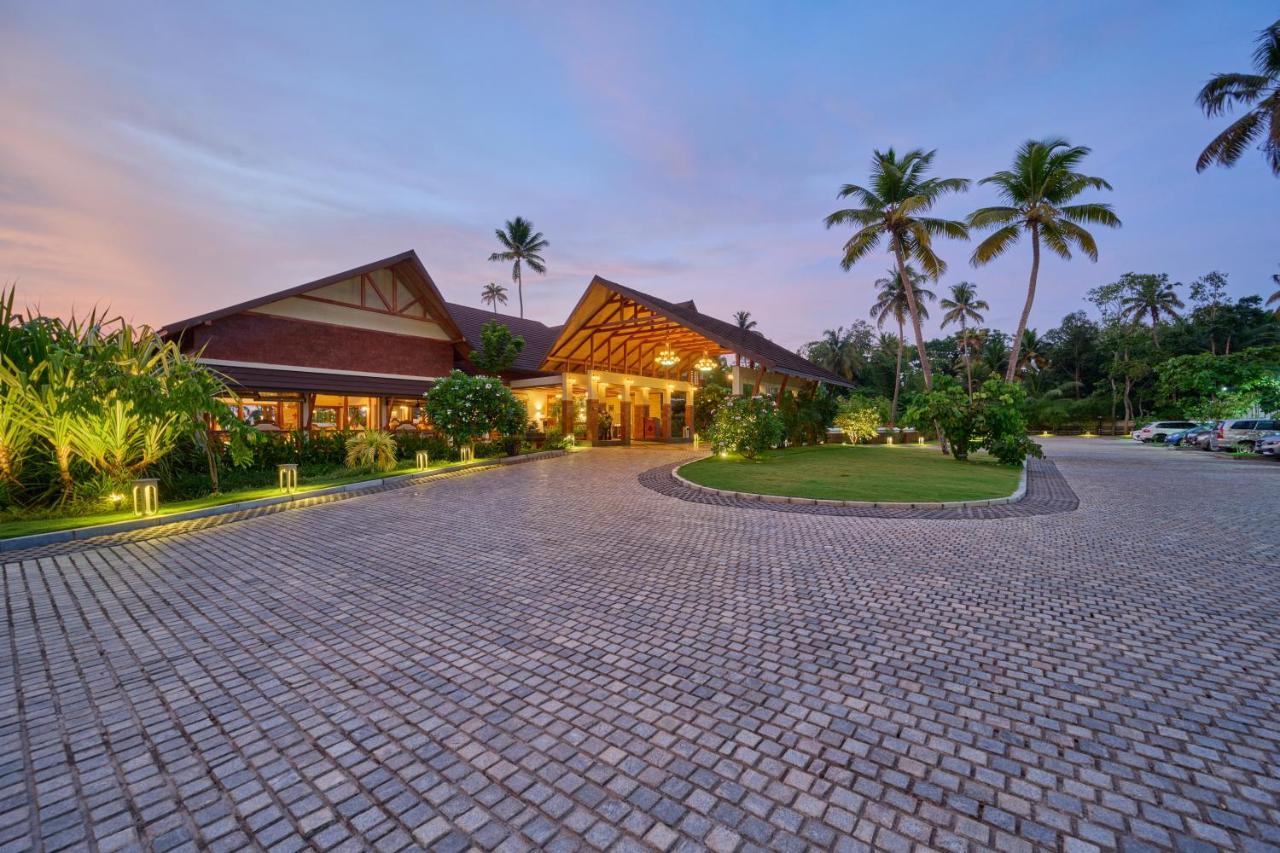 Gokulam Grand Resort & Spa, Кумараком Екстериор снимка