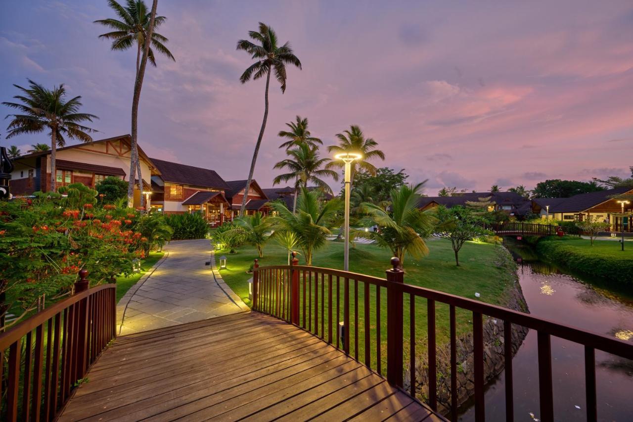 Gokulam Grand Resort & Spa, Кумараком Екстериор снимка