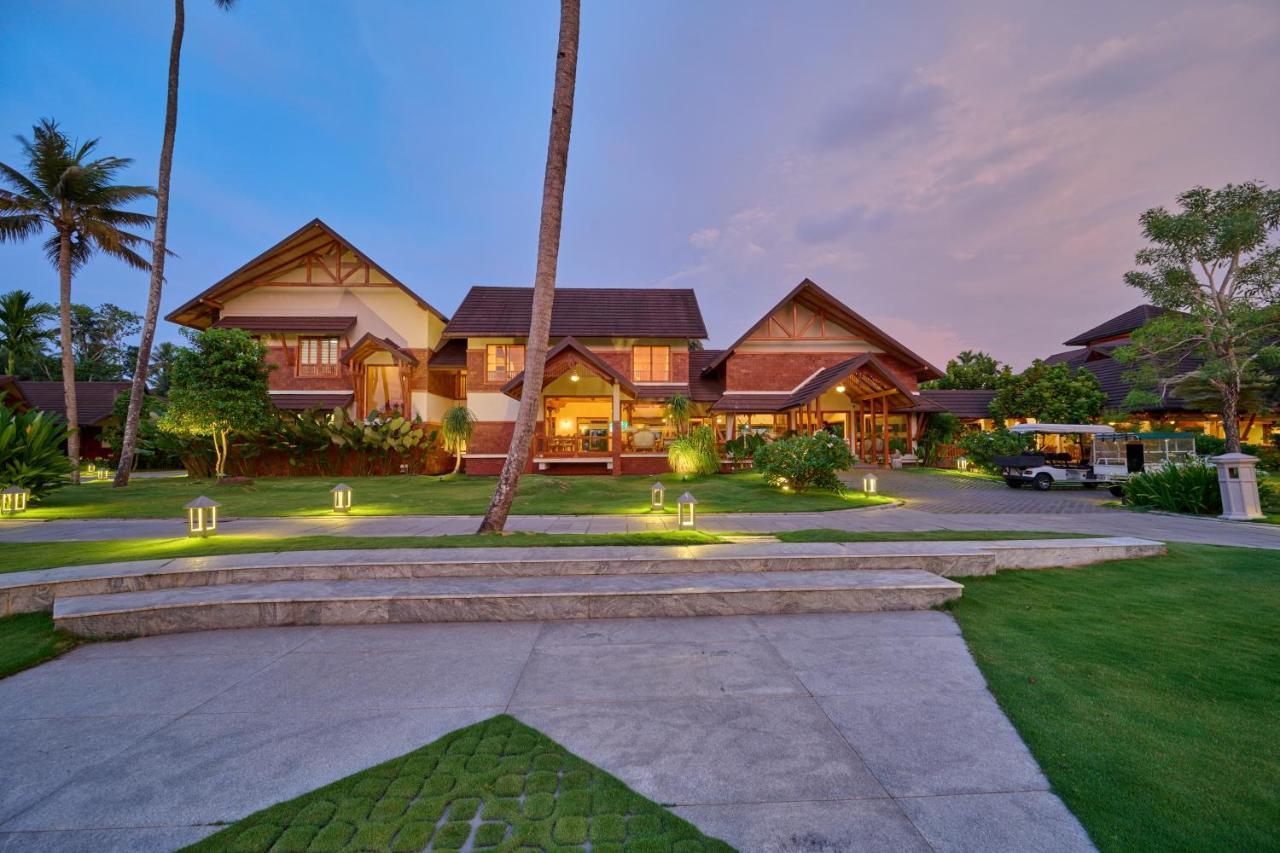 Gokulam Grand Resort & Spa, Кумараком Екстериор снимка