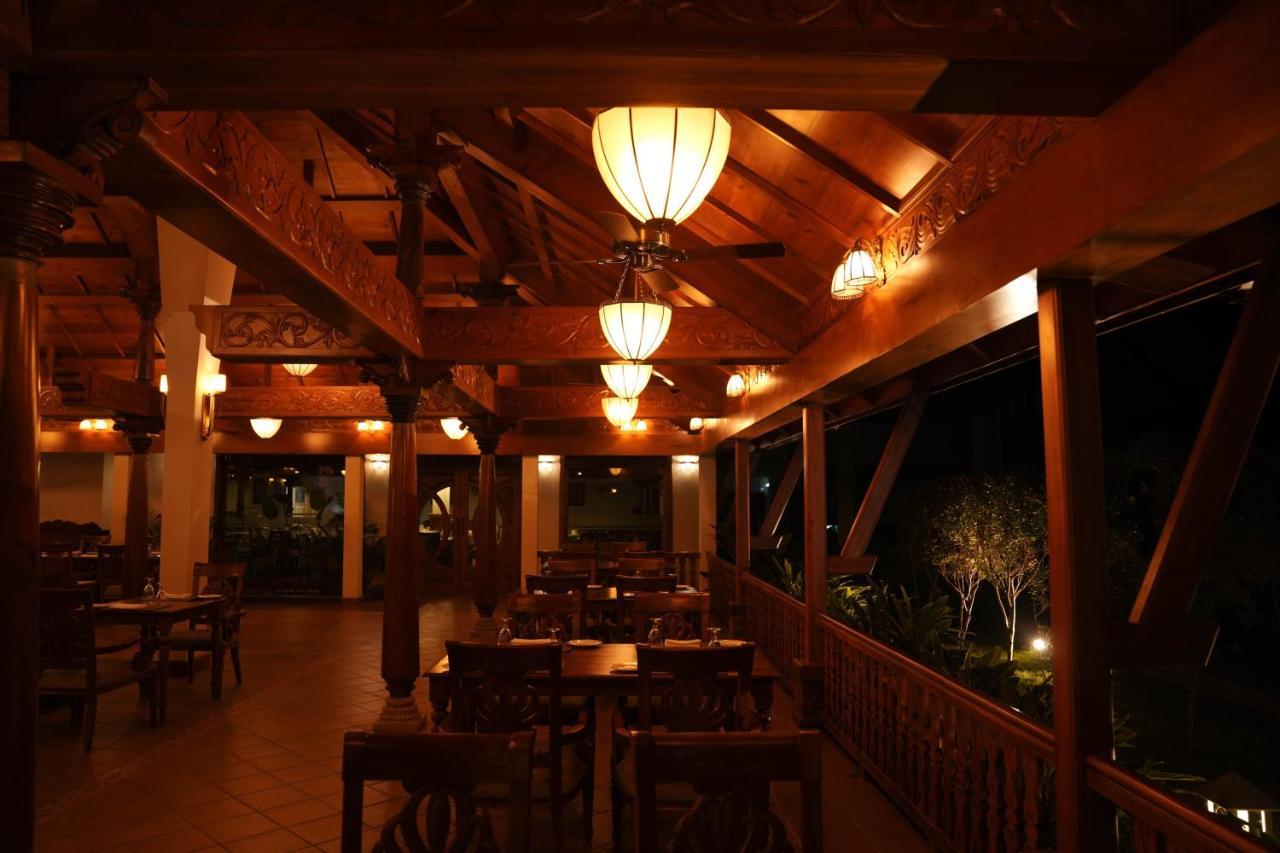Gokulam Grand Resort & Spa, Кумараком Екстериор снимка