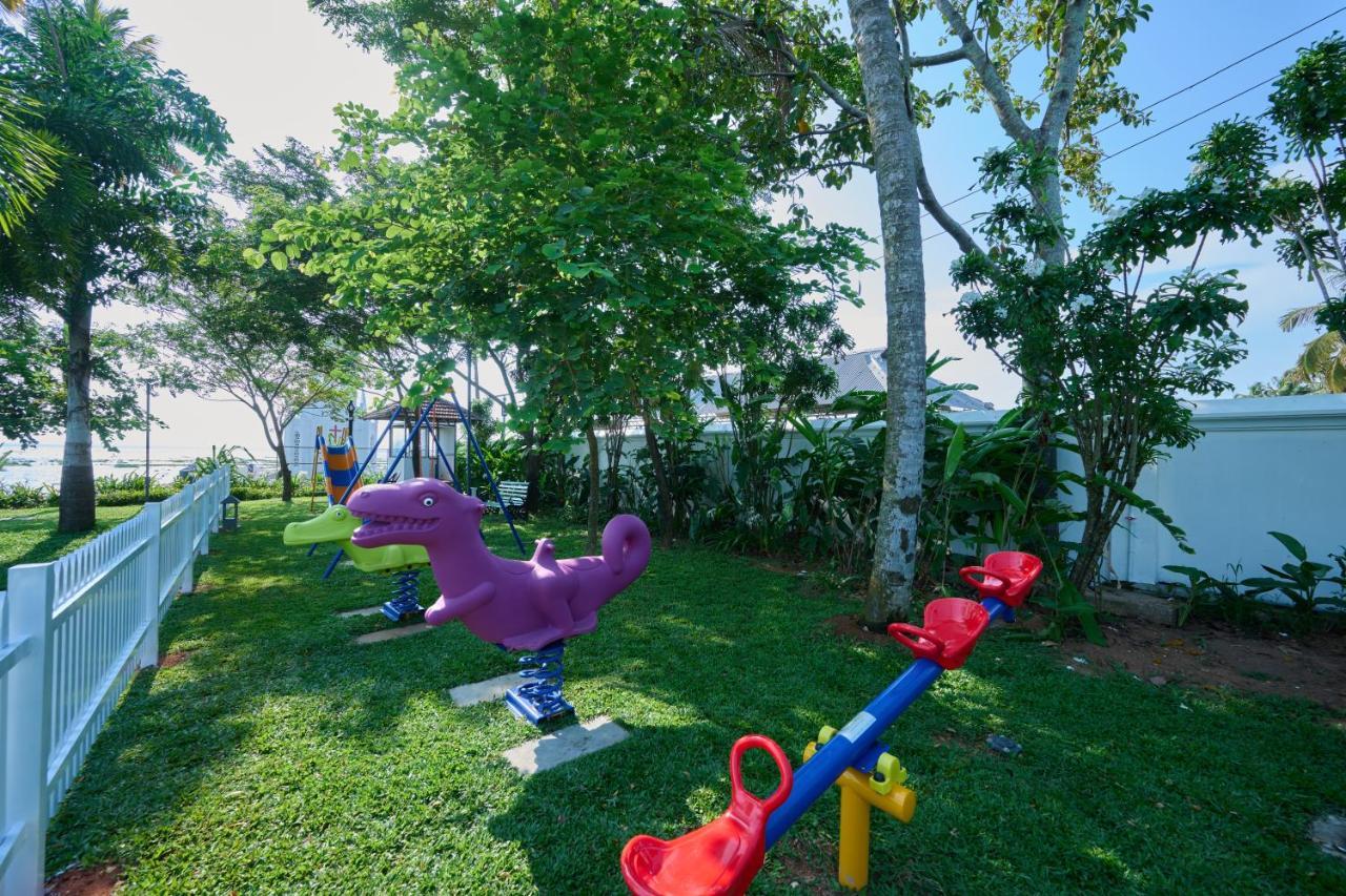 Gokulam Grand Resort & Spa, Кумараком Екстериор снимка