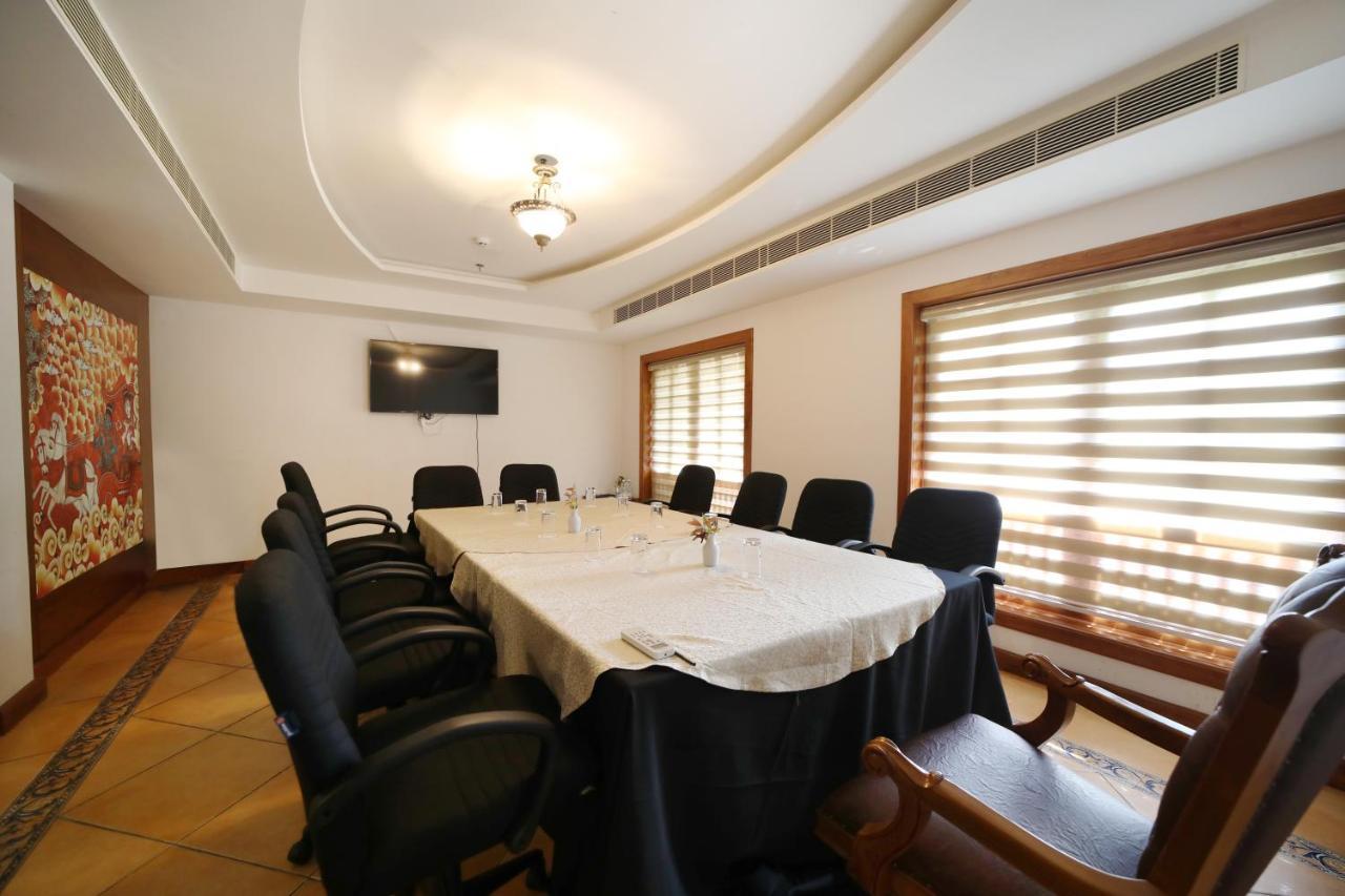 Gokulam Grand Resort & Spa, Кумараком Екстериор снимка