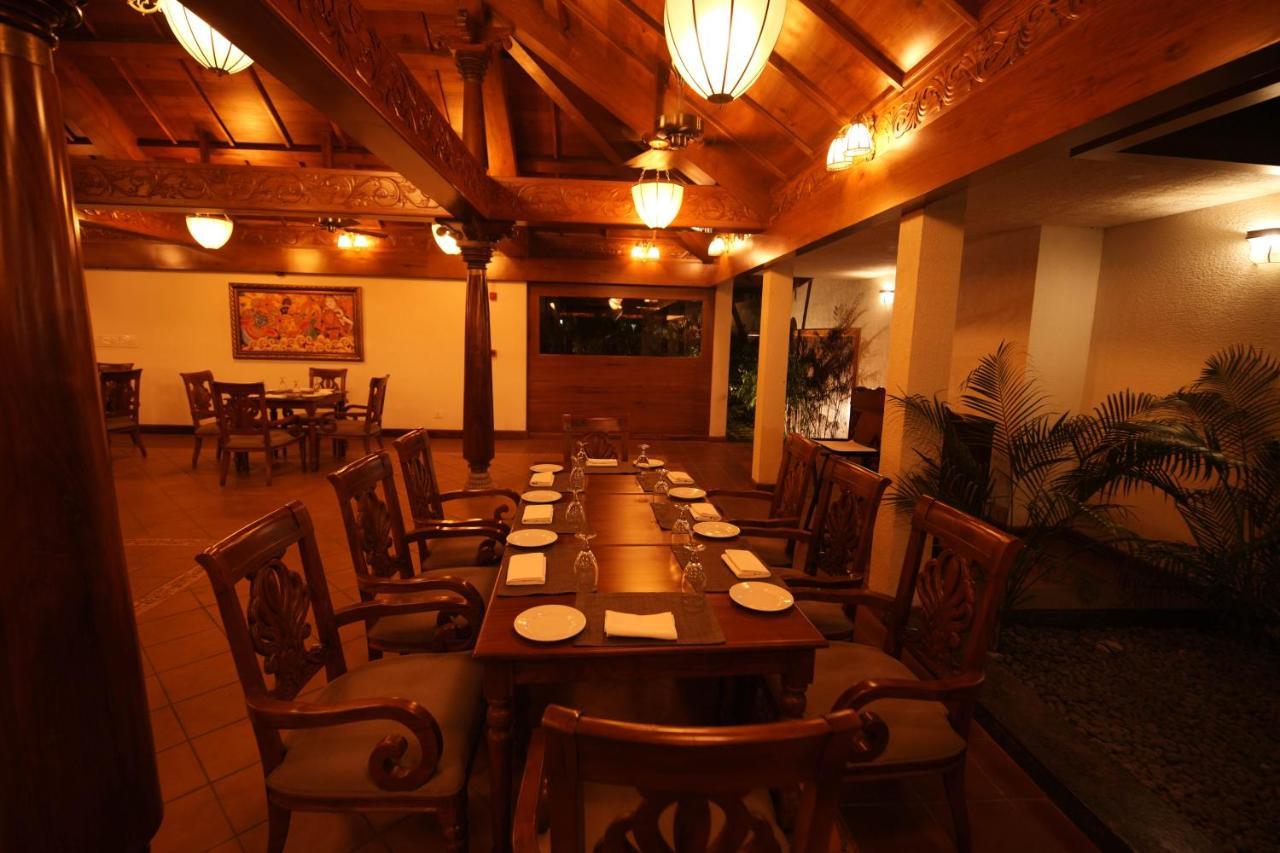 Gokulam Grand Resort & Spa, Кумараком Екстериор снимка