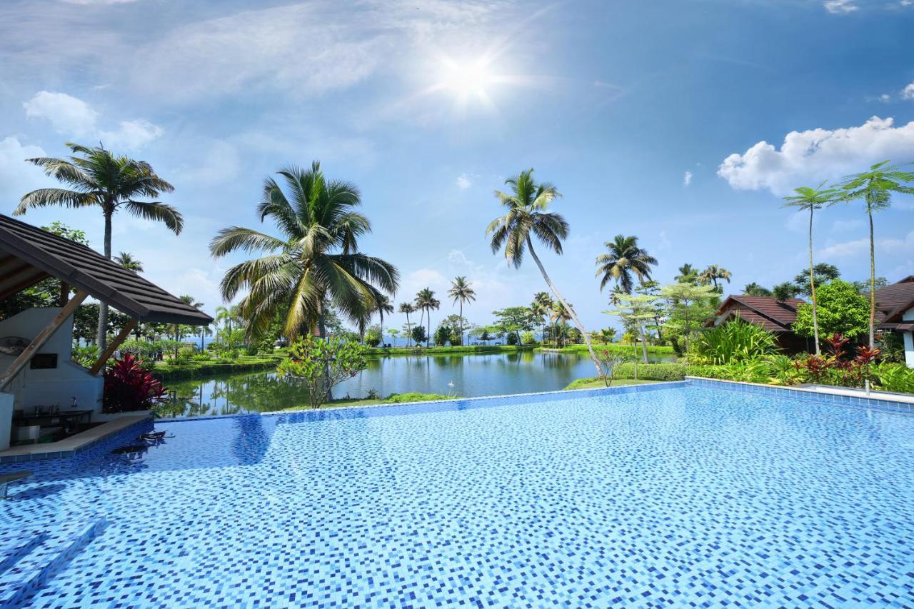Gokulam Grand Resort & Spa, Кумараком Екстериор снимка