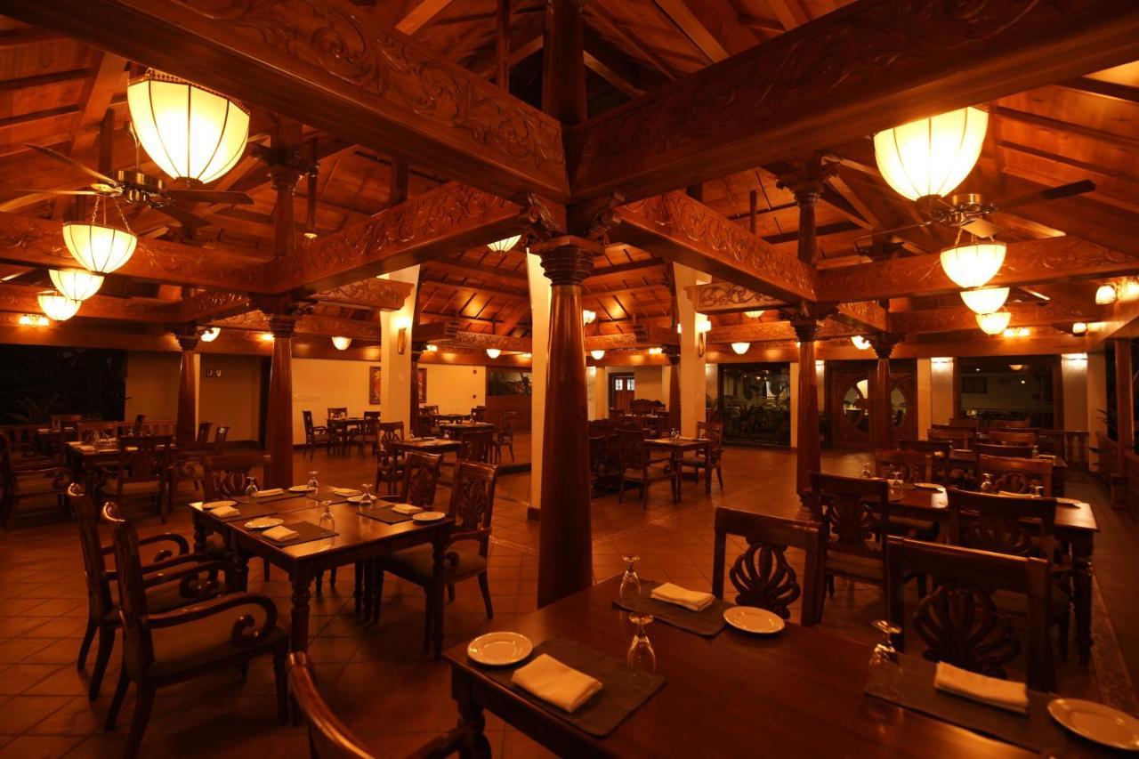 Gokulam Grand Resort & Spa, Кумараком Екстериор снимка