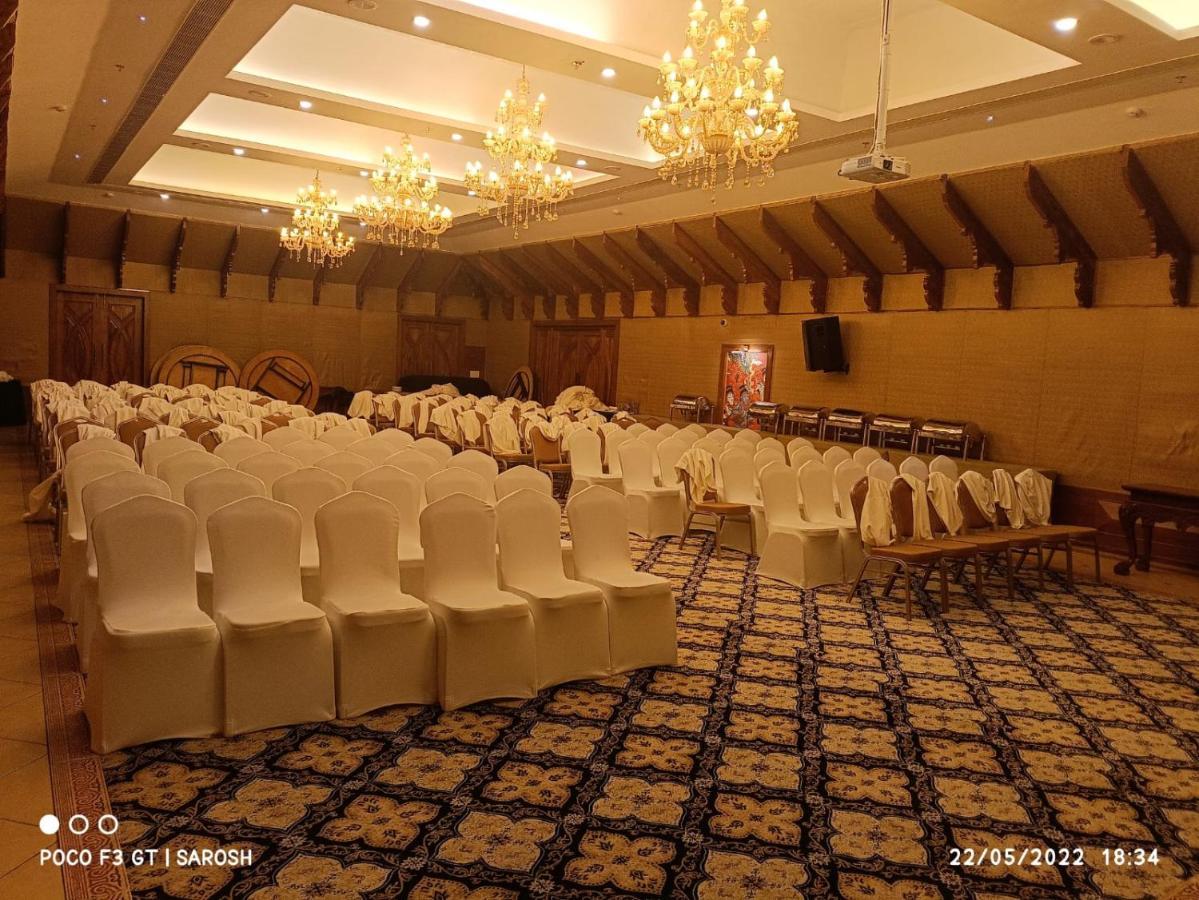 Gokulam Grand Resort & Spa, Кумараком Екстериор снимка