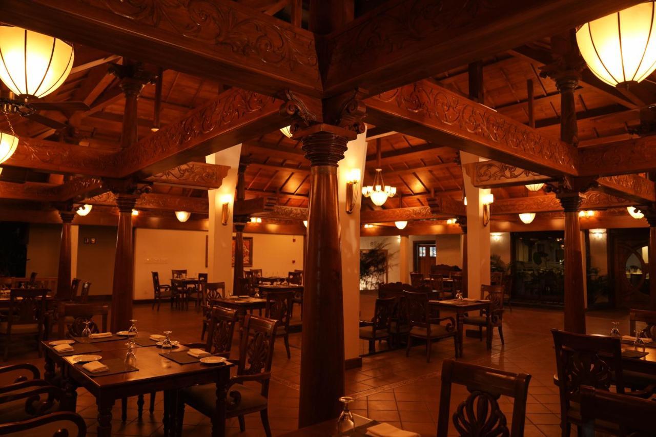 Gokulam Grand Resort & Spa, Кумараком Екстериор снимка