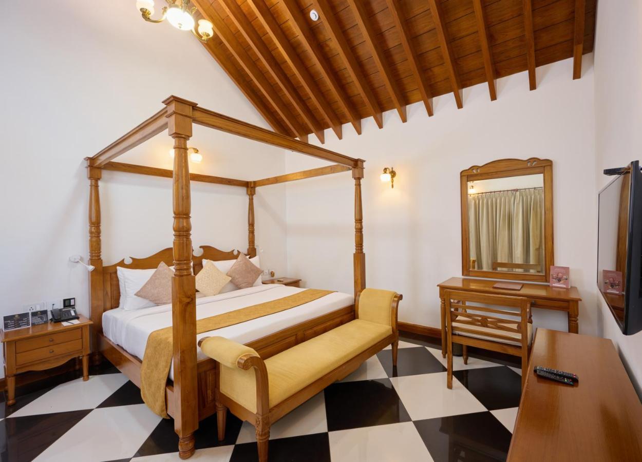 Gokulam Grand Resort & Spa, Кумараком Екстериор снимка
