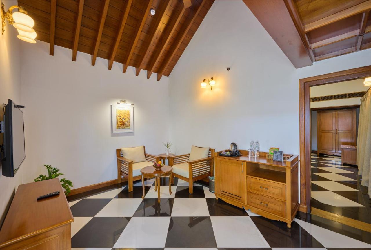 Gokulam Grand Resort & Spa, Кумараком Екстериор снимка